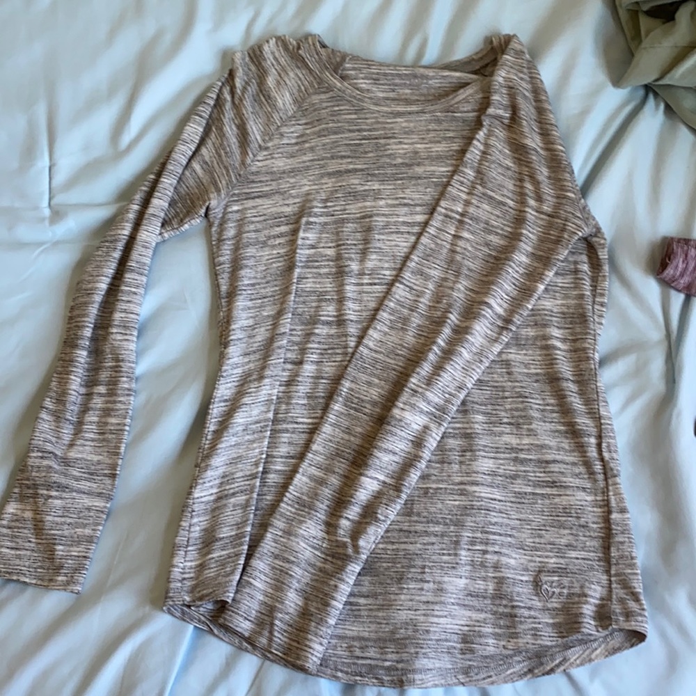 Long sleeve gray shirt